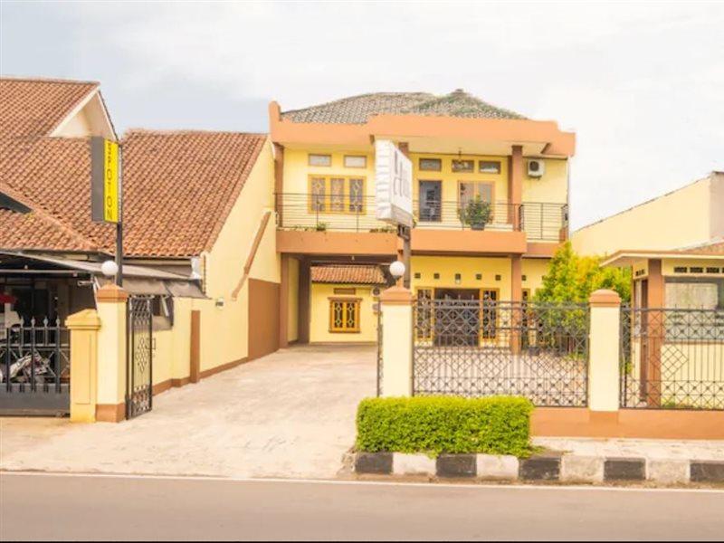Spot On 2395 Hotel Aden 2 Syariah Tasikmalaya Εξωτερικό φωτογραφία